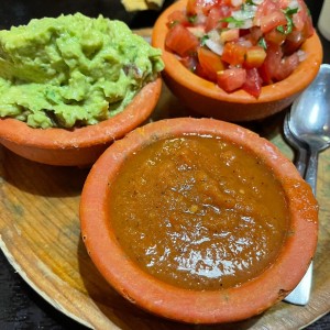 Totopos, Salsa y Guacamole