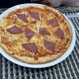 Pizza personal de salami