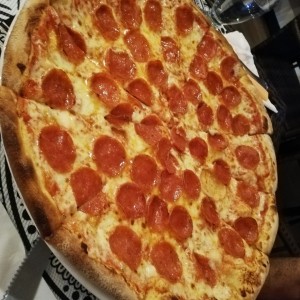 Pizza peperoni familiar