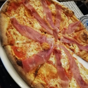 Pizza prossiuto crudo