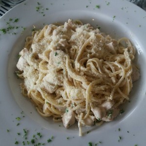 Pasta Alfrefo con pollo