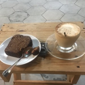 Capuccino + torta de banano