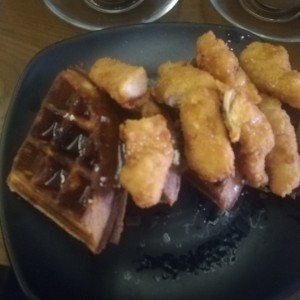 Desayunos - Waffles con pollo