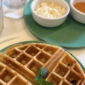 waffle con ricotta y miel