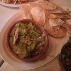 guacamole y totopos