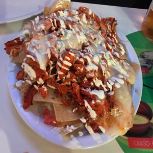 Nachos con carne al pastor