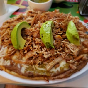 Huarache de carnitas