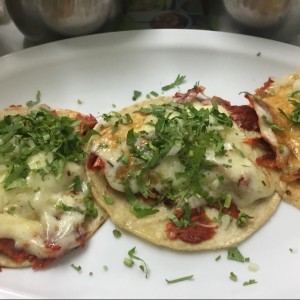 Tacos Al Pastor con Queso