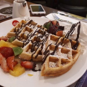 waffle con frutas