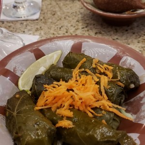 Warak Inah rollitos de hoja de uvas con arroz y carne molida