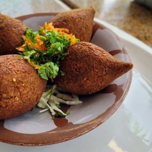 Platos Recomendados - Kibbe Frito (4 Unidades)