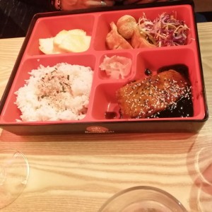 Bento box - Teriyaki salmon set