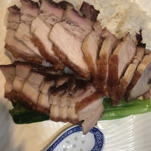 Cerdo asado y arroz de jazmin