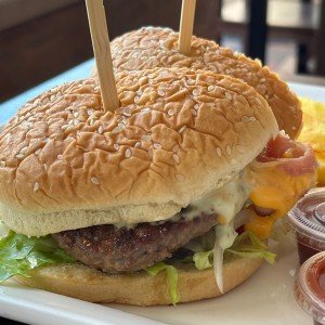 Combo hamburguesa + papsa fritas y soda