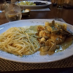 Filete de corvina a la marinera