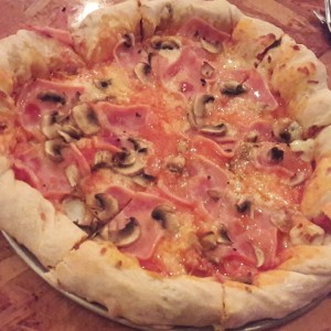 Pizza de Hongos y jamon 