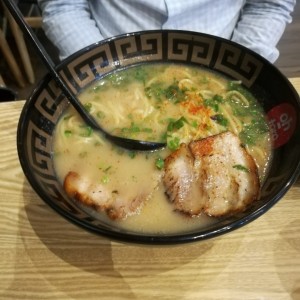 Sopa de pollo estilo cantones