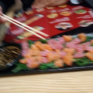 sashimi tuna salmon algas