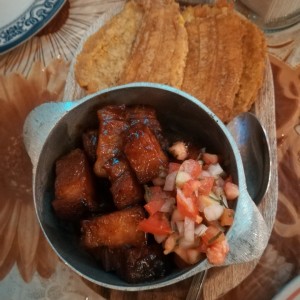 chicharron glaseado con tamarindo