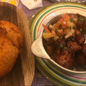 chicharron glazeado y torrejitas de maiz