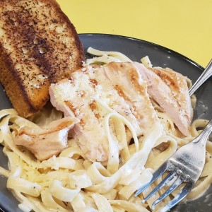 
Chicken and Brocoli Alfredo Pasta