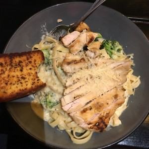 chicken and brocoli alfredo pasta