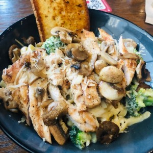 Chicken & Broccoli Alfredo Pasta