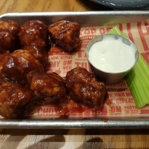 boneless wings (8)