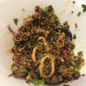 chaufa de quinoa con mariscos mixtos