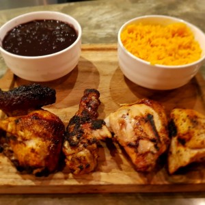 Pollo asado, arroz y frijoles