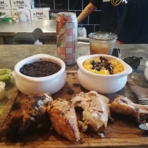 pollo asado con frijol y arroz amarillo