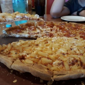 pizza masa fina y crujiente mitad hawai/pepperoni