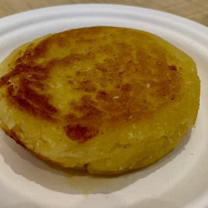 Arepa de queso colombiana