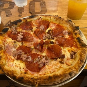 Pizzas rojas - Pizza la Bestia