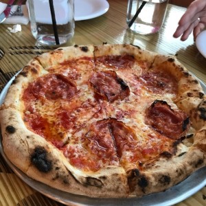 Pizza de Sopresatta Picante con Miel 