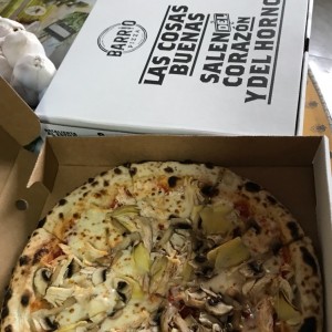 Pizza Pollo/Alcachofas/Hongos