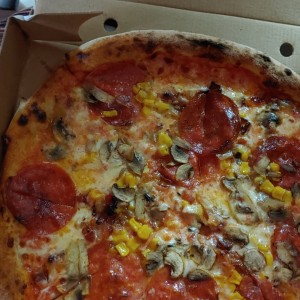 Pizzas rojas - Pizza casco viejo