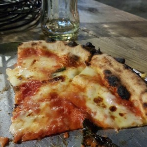 pizza marguerita. 