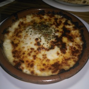 Queso fundido con chorizo