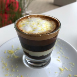 Bombom (cafe, leche condensada, chocolate) 