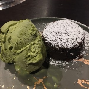 Lava cake con matcha icecream