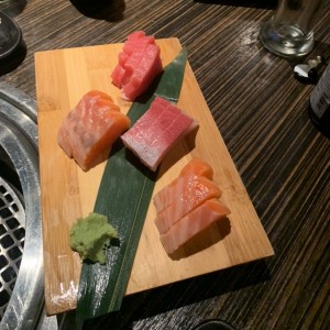 SAKE ( SALMON ) NIGIRI