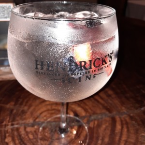 Gin tonic frutos rojos