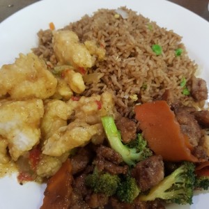 arroz frito pescado al ajillo y pollo teriyaki