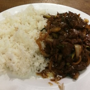 Arroz blanco con carne mongolia