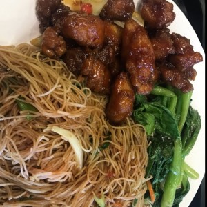 Fideos con hoja de mostaza y costilla agridulce