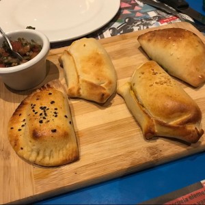 Empanadas al Horno (1 de cada sabor)