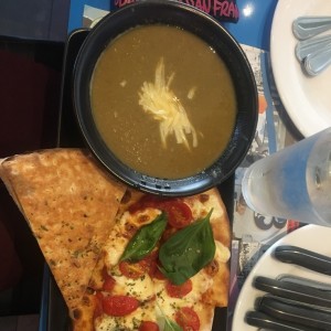 sopa de lentejas y pizza napolitana
