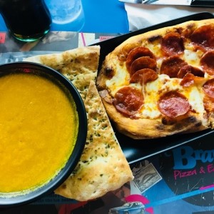 lunch menu - sopa de zapallo + pizza de pepperoni