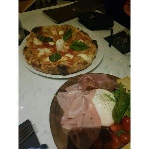 Pizza Napolitana con Bocconcini de Bufala + Burrata